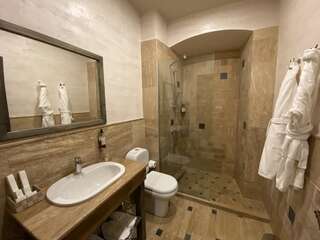Отель Apricot Hotel Yerevan Ереван Семейный люкс с балконом-3