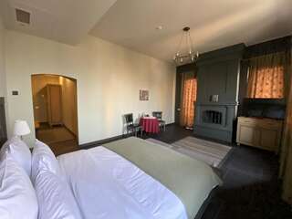 Отель Apricot Hotel Yerevan Ереван Семейный люкс с балконом-5