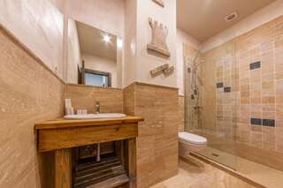 Отель Apricot Hotel Yerevan Ереван Стандартный двухместный номер с 1 кроватью или 2 отдельными кроватями-18